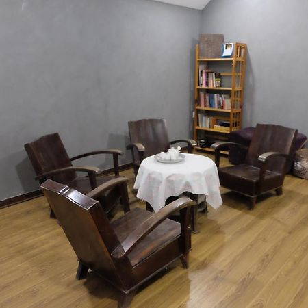 La Sen_Thu An_Phong Don Co Cua So Nhin Ra Ban Cong Apartment Thon An Hoa Екстериор снимка